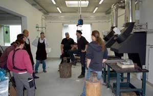 Kulturpflege Mayen. Blick in eine Laborwerkstatt bei einer Lehrveranstaltung, die gemeinsam mit dem Archäologischen Institut der Universität Köln durchgeführt wurde.