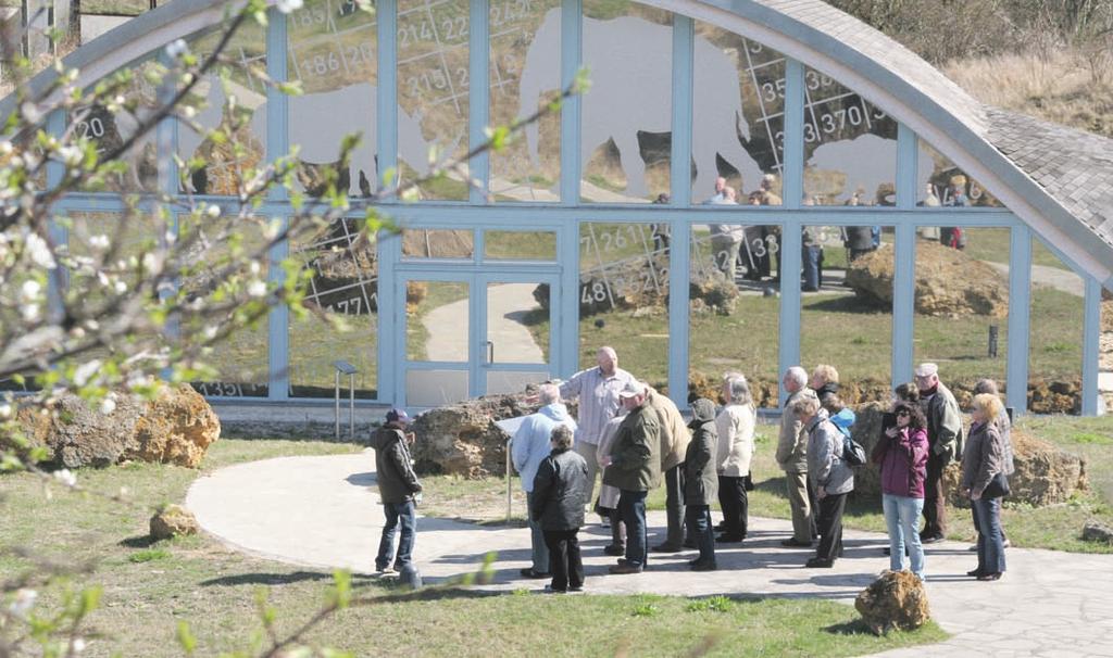 April 2014 ist die Ausgrabungsstätte Steinrinne Bilzingsleben wieder dienstags bis sonntags von 10.00 bis 16.00 Uhr geöﬀnet.