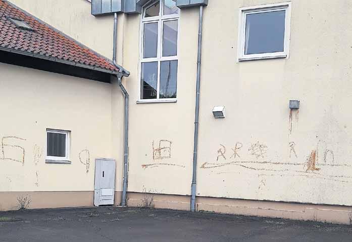 Mettlach - 4 - Ausgabe 36/2017 Vandalismus an der Saartalhalle in Saarhölzbach - Hinweise der Bevölkerung erbeten - Am Donnerstag, dem 31.