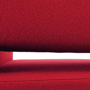 An opening between the seat and the backrest emphasises the lightness of the entire furniture style.
