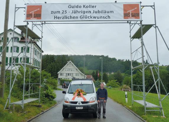 Wirtschaft 09 25-Jahr-Jubiläum Vor den Sommerferien konnte Guido Koller aus Oberegg auf sein Dienstjubiläum bei der Firma Urs Graf Bedachungen AG zurückblicken.