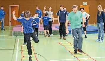 Vereinsnachrichten 1. Hardheimer Eltern-Kind-Spielfest Bildung einer A- und B-Fußballmannschaft Am 20. 4.