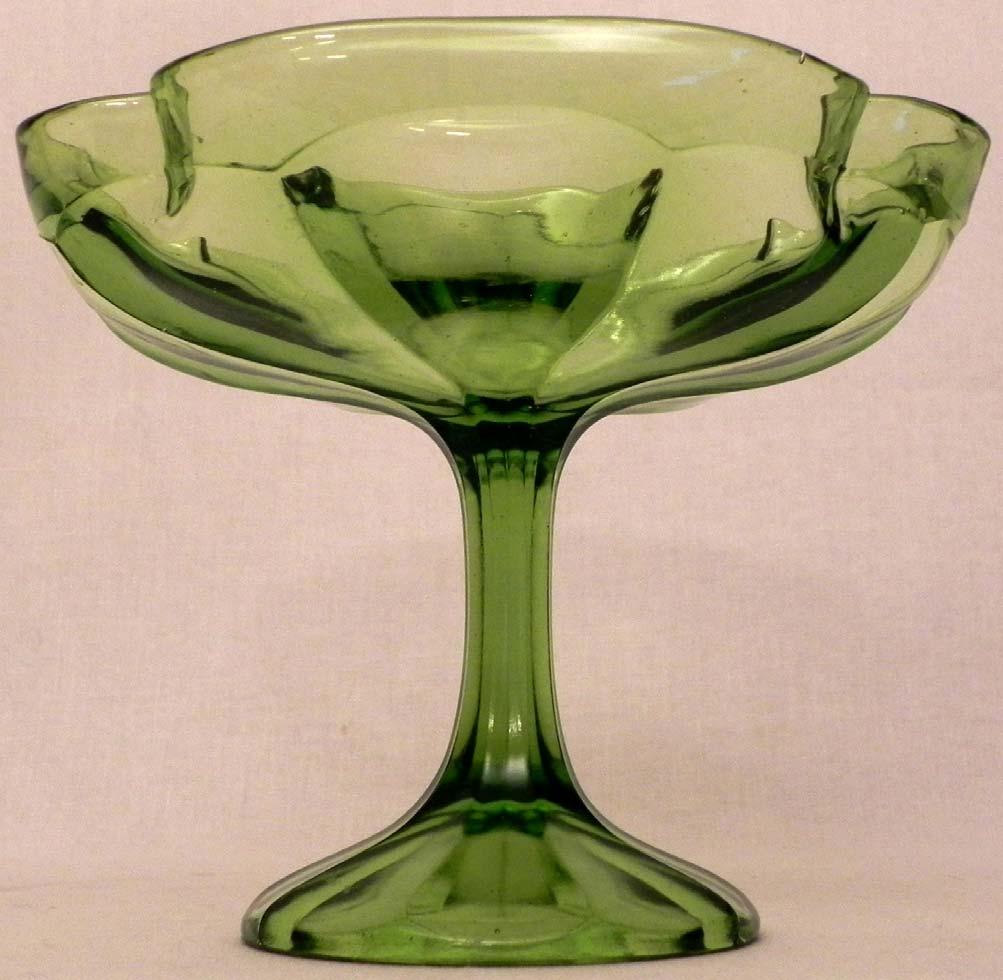 Abb. 2015-3/82-04 (Maßstab ca. 100 %) Fruchtschale, uran-grünes Pressglas, H 15 cm, D 18 cm Sammlung Zbieracz Staroci s. MB Zabkowice, um 1910, Tafel 78, Nr.