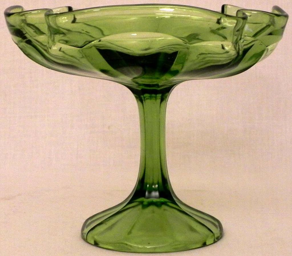 Abb. 2015-3/82-05 (Maßstab ca. 100 %) Fruchtschale, uran-grünes Pressglas, H 15 cm, D 18 cm Sammlung Zbieracz Staroci s. MB Zabkowice, um 1910, Tafel 78, Nr.