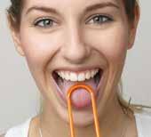 9 Die Zunge in besonderem Fokus Besonders das hintere Zungendrittel bildet für geruchsverursachende Bakterienbeläge einen idealen Lebensraum und sollte täglich gebürstet werden.