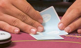 Ultimate Texas Hold em ist eine spannende Pokervariante, bei der im Gegensatz zum regulären Texas Hold em gegen den aktiv beteiligten Dealer (Croupier) gespielt wird.