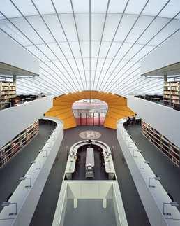 Daten zur Philologischen Bibliothek (1) Eröffnung: 2005 Architekt: Norman Foster Kosten: 18,5 Mio Euro HNF: 6.300 qm/ NGF: 8.