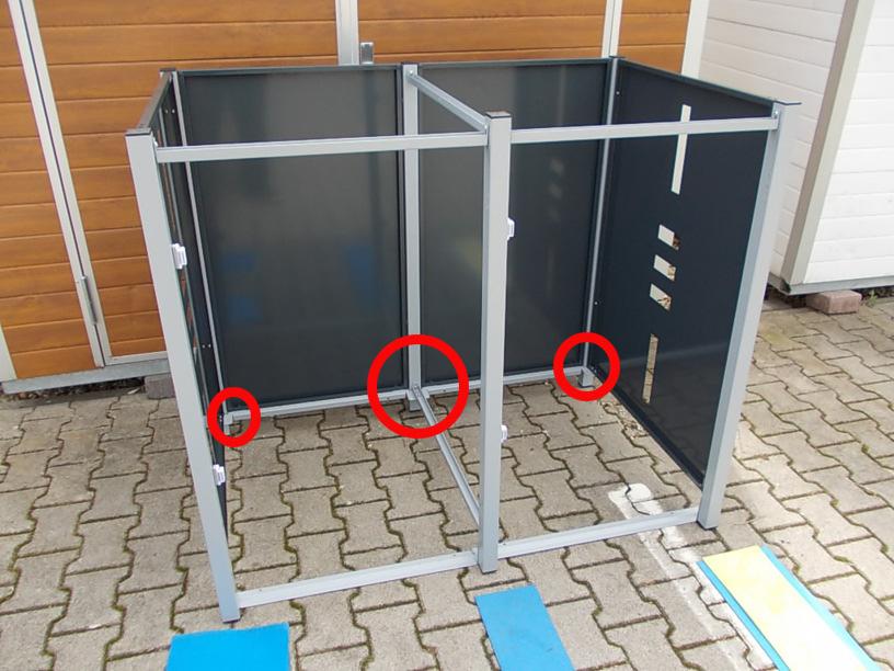 Bei Zweier-, Dreier-, Viererbox werden diese an den Zwischepfosten überlappend angebracht.