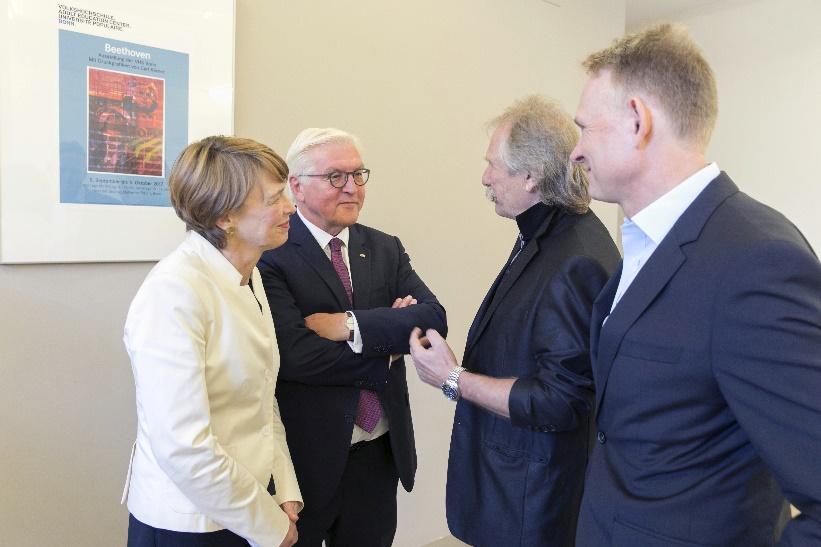 Vorwort Liebe Unterstützer von Run & Ride for Reading, jüngster Höhepunkt unserer Arbeit war der Besuch unseres Bundespräsidenten Frank- Walter Steinmeier am 4. September in Bonn.