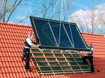 Angebracht werden die Elemente von oben und schließen Dach modernisieren: Komplettsysteme / Indachsysteme für thermische Solarkollektoren.