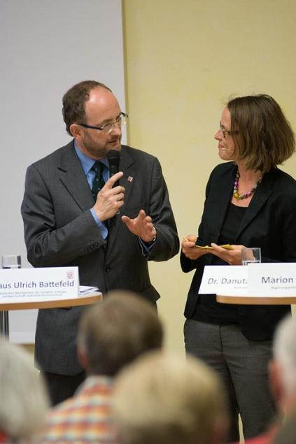 Bürgerforum Energieland Hessen Dialog vor Ort Recherche und Vorgespräche mit allen Akteuren vor Ort Bürgerveranstaltung organisatorisch planen, Konzepte abstimmen, Experten auswählen Bürgerfragen auf
