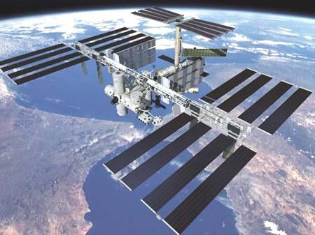 Auf Raumstationen werden verschiedenste wissenschaftliche Forschungen in der Schwerelosigkeit durchgeföhrt. ISS Quelle: NASA / ESA Die neueste Raumstation ist die Internationale Raumstation ISS.