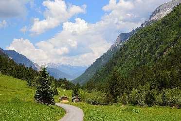 IHRE LEISTUNGEN: 8. Tag - 15.09.18: Vom Pflerschtal bis nach Sterzing (F, A) Von der Ladurnerhütte hoch über dem Pflerschtal aus wartet der Dolomieuweg, oder auch 6-Almenweg genannt, auf uns.