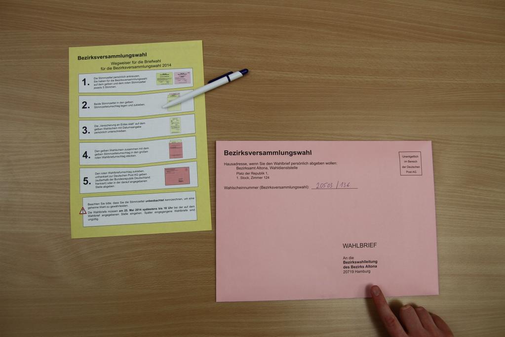 7. Schritt: Roten Wahlbrief zur Post geben - fertig Geben Sie den roten Wahlbrief unfrankiert zur Deutschen Post AG (außerhalb der Bundesrepublik Deutschland bitte ausreichend frankieren).