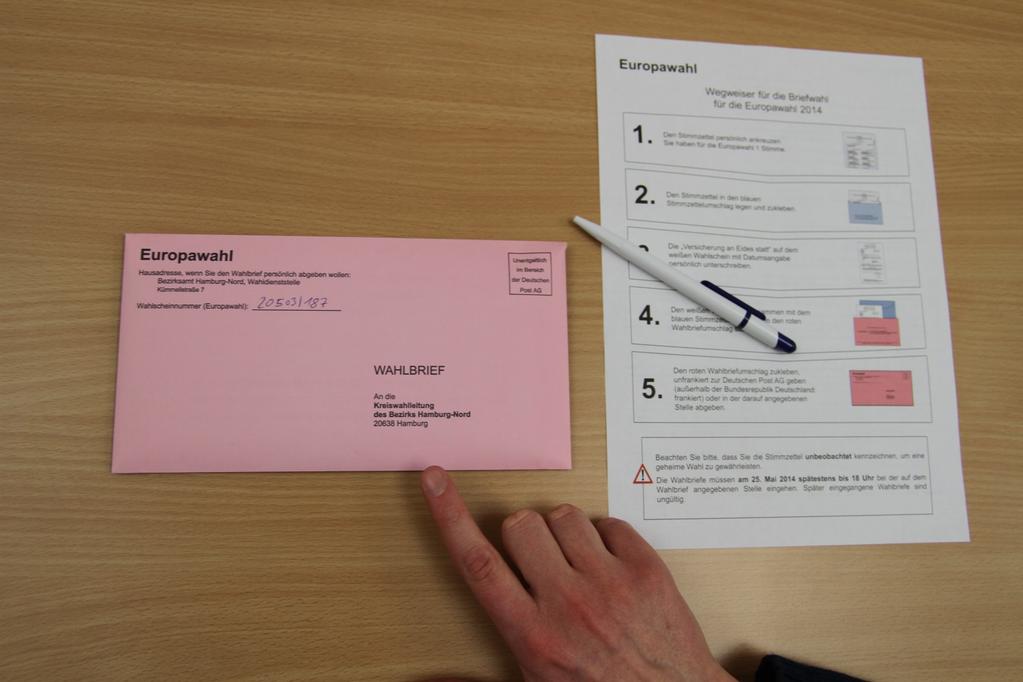 6. Schritt: Roten Wahlbrief zur Post geben - fertig Geben Sie den roten Wahlbrief unfrankiert zur Deutschen Post AG (außerhalb der Bundesrepublik Deutschland