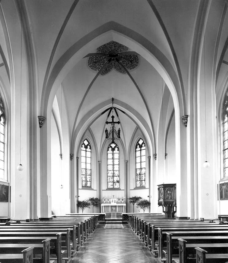 152 Nach der Renovierung Anfang der 1950er Jahre zeigte sich das Innere der Kirche in einer sehr hellen