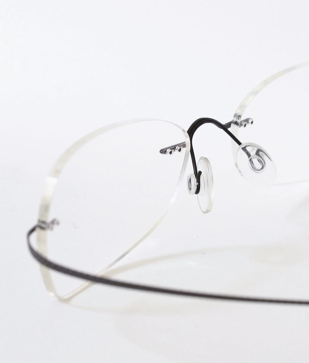 Anders als bei herkömmlichen Bohrbrillensystemen wird unsere nicht verschraubt oder gedübelt, sondern vergossen. Eine Technologie, die von uns kreiert und kontinuierlich weiterentwickelt wird.