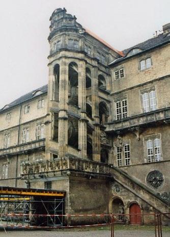 50 Arndt Kiesewetter Zur wiedergewonnenen Farbigkeit des Großen Wendelsteins im Schloss Hartenfels zu Torgau 51 3 Schloss Hartenfels, Ausschnitt aus dem Gemälde»Hirschjagd zu Ehren Karl V.