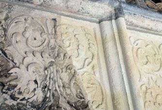 Darüber hinaus war zu bedenken, dass nur die Außenseiten des Wendelsteins eine Farbfassung erhalten sollten, denn die Innenseiten der Pfeiler mit den historischen Rötelinschriften besaßen im 16.