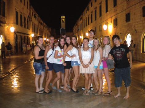 Folkloregruppe Linđo aus Dubrovnik hat uns verzaubert Seit einigen Jahren haben wir einen Schüleraustausch mit Schülern aus Dubrovnik in Kroatien.