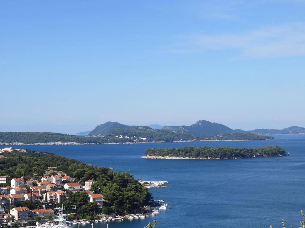 Nach einem entspannten Morgen und Mittagessen vor Anker, Abfahrt nach Cavtat, einem kleinen kroatischen Hafen südlich von Dubrovnik.