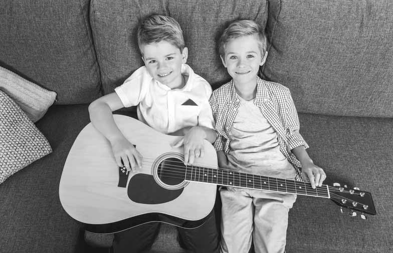 170 Kultur Gestalten Gitarre spielen für Kinder 2 I2XH101 Gitarre spielen: Anfänger für Kids ab 9 Jahren Dieser Kurs wendet sich an junge Musik-Fans ohne bzw. mit geringen Vorkenntnissen.