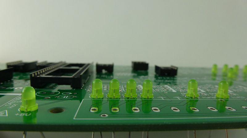 Abbildung 12: LEDs sauber ausgerichtet Um die Montage der LEDs abzuschließen sind noch