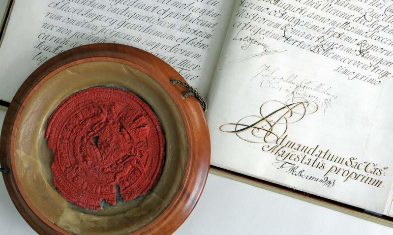 Das Privileg, mit dem Kaiser Leopold I. die Akademie im Jahr 1687 mit besonderen Rechten ausstattete, besteht aus Pergamentlibell, rotem Samteinband und kaiserlichem Siegel.