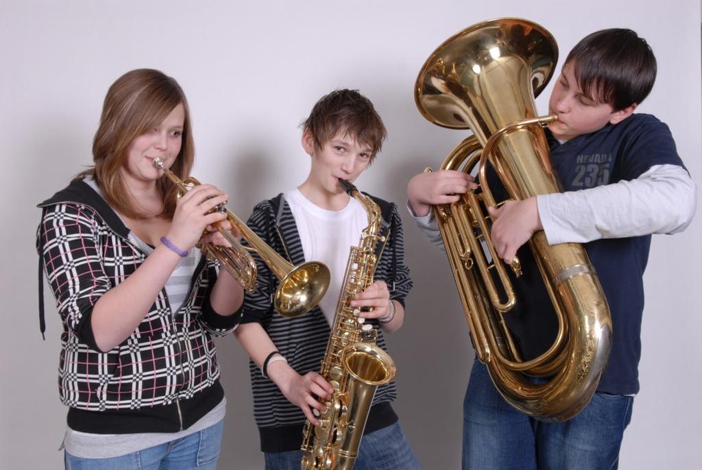 Bläserklassen in 5 und 6 Am Max-Planck-Gymnasium können die Schüler in der 5. und 6. Klassenstufe ein Blasinstrument im Rahmen des regulären Musikunterrichtes erlernen.