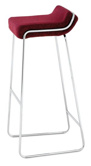 stool Chromium-plated steel frame. Seat is polyurethane-upholstered with elastic strips suspension. Removable cover in fabric or leather 95. tabouret Structure en acier chromé.