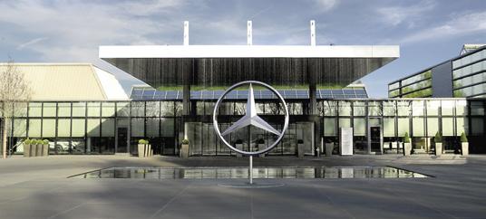 Fahrzeugabholung. Mercedes-Benz Kundencenter Sindelfingen Bei uns hat Kundennähe Tradition. Bereits seit 1953 bietet Ihnen das Werk Sindelfingen die Möglichkeit, Ihren neuen Mercedes abzuholen.