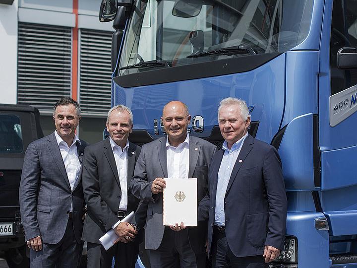 MKS-PILOTPROJEKTE ERDGAS Meyer Logistik Zippel Förderung von 20 LKW mit LNG-Antrieb Iveco Stralis
