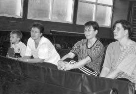 2004 Erfreulich waren auch die am darauf folgenden Freitag stattfindenden Freundschaftsspiele der Dickenberger Oldies gegen ihre Freunde aus Mettingen und der aktuellen 1.