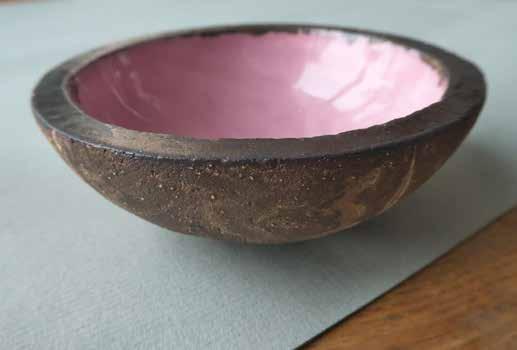 Kleine Keramikschale marmorierter Ton, innen ros glasiert, Höhe ca.