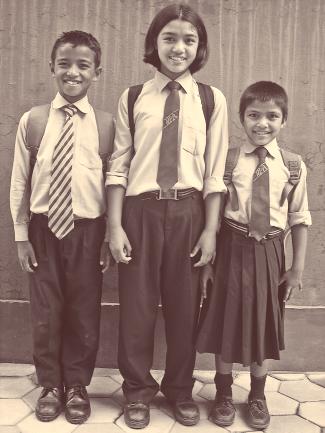 Sie waren hilflos und verwahrlost, als sie von Nepal Matri Griha gefunden wurden. Heute sind Samjhana,Sanjeev und Sajina neun, elf und 13 Jahre alt und besuchen mit Eifer die 4., 5. und 6. Klasse.