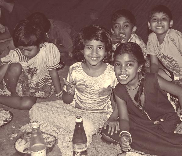 Meine Kinder sollen nicht so enden wie ich! 22 Kinder von Prostituierten, die in Rotlichtvierteln geboren und aufgewachsen sind, haben in Indien keine Chance. Genau deshalb gibt es New Light!