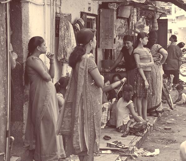 Jedes Kind hat das Recht auf ein würdevolles 4 Laut einer Studie von UNICEF werden 90 Prozent aller Töchter von Frauen, die in Indien der Prostitution nachgehen, später selbst Prostituierte.