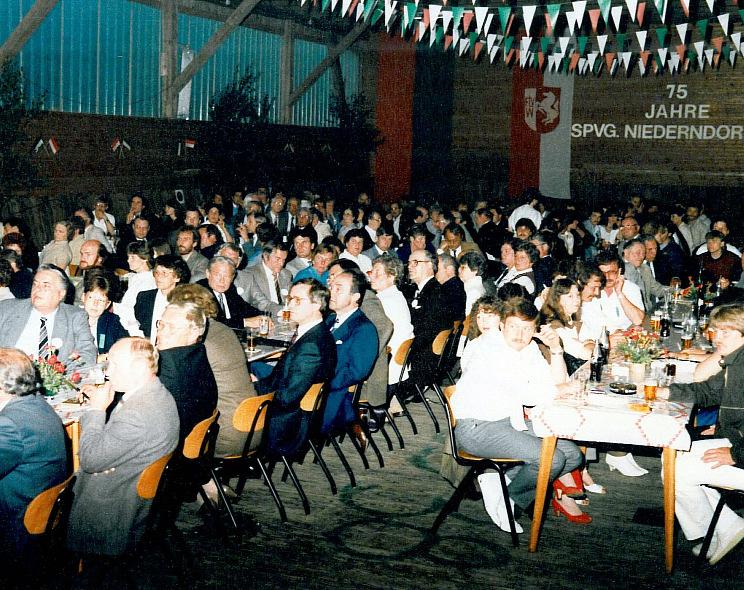 Festlicher Umzug und rauschende Ballnacht 1984 wurde das 75-jährige Jubiläum gefeiert Unter großer Anteilnahme der Bevölkerung wurden die Festtage zum 75-jährigen Vereinsjubiläum im Jahr 1984