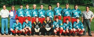 In der Saison 1993/94 stieg die Spielvereinigung letztmalig in die A- Kreisliga auf: (hinten von links) 1.
