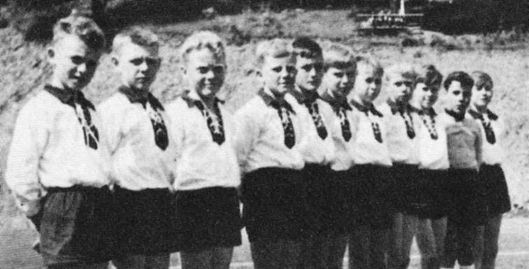 Die D-Jugend im Jahr 1965: von links Dirk Schneider, Theo Klappert, Heinz Wagener, Wolfgang Traut, Stefan Roech, Harald Klose, Heinz Spill, Jörg Stoffel, Jürgen Siwek, Heinz Schindler, Dieter Helmke.