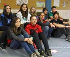 Jugendgruppe Liebe Teenies, liebe Konfis, liebe Jugendliche, jeden Montag von 17.30 bis 19 Uhr trifft sich die Jugendgruppe (12 1/2 bis 15-jährige).