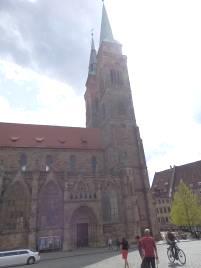 Pfarr- kirche der Stadt (seit 1525) Neuein- weihung nach Zerstörung im 2.