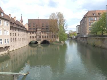 eines von zwei Exemplaren (Hameln und Nürnberg)