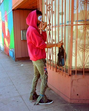 Aktionsteil für Schülerinnen und Schüler WAS SIEHST DU? Jeff Walls neuere Arbeiten erscheinen noch geheimnisvoller. Diese Fotografien hat Wall in der Umgebung von Los Angeles aufgenommen.