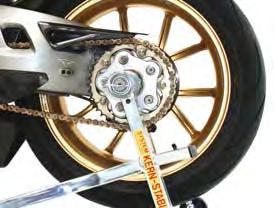 halten und somit zu stabilisieren. Keeps the motorbike safely in place with an individually matching mounting pin.