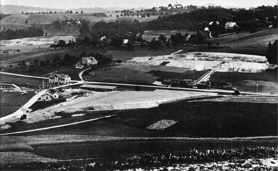 Fig. 3. Überblick über die Abbaustellen in der Umgebung der Haltestelle Gondiswil, vom Pt. 729.2 nordwestlich Hushalden aufgenommen.