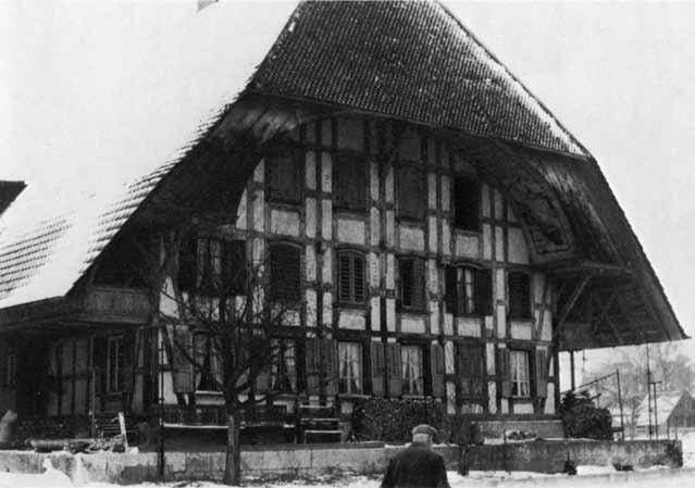 Abb. 4. Haus mit Dreiviertelwalm und Ründe, der Nachfolgebau des Hochstudhauses und zugleich der Höhepunkt bernischer Zimmermannskunst oberaargauischer Prägung.