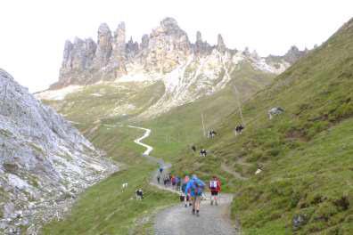 Hochtour in den Dolomiten 05.09. bis 11.09.2015 Herry Bösel, Maria und Gerhard Rami haben sich auf den Weg gemacht. Hier die Fortsetzung ihres Berichtes. 6.