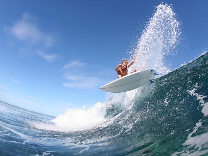 Surfer auf einer Welle Vorfahrt hat wer an der