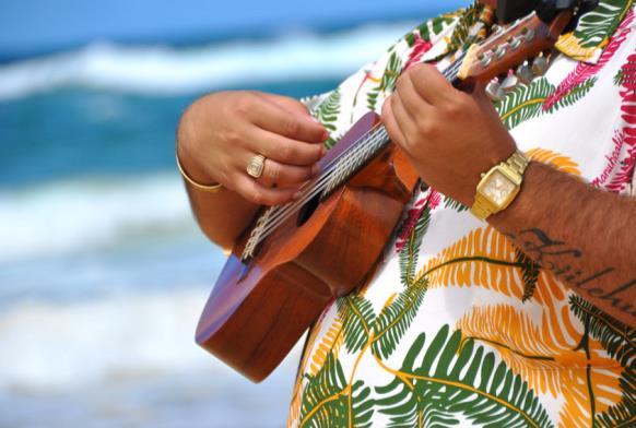 Lassen Sie sich verzaubern von dem berühmten The Hawaiian Wedding Song. Er wird es nur für Sie alleine singen Ein unvergessliches Erlebnis!